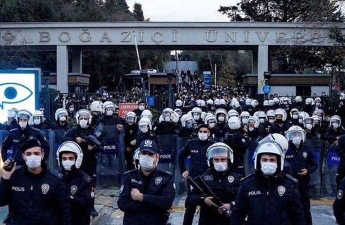 Boğaziçi’ndeki protestolarda gözaltına alınan öğrenciler adliyeye sevk edildi