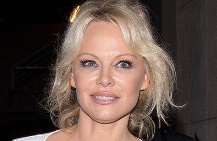 Pamela Anderson veda etti: Zihin kontrolü için kullanılıyor