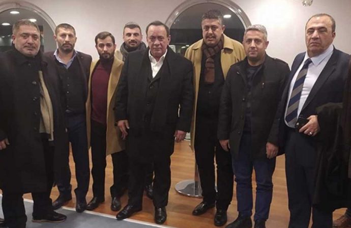 Beşiktaş locasını basan MHP’li vekilden Alaattin Çakıcı’ya karşılamaya
