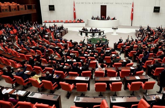 Zam önerisini AKP reddetti: Emekli binbaşılar simit satıyor