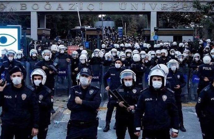 Boğaziçi’nin tutuklanan öğrencileri anlatıyor: AKP’li ailem gözaltı sonrası çok korktu