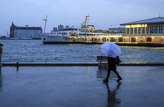 Kuraklık tehlikesi altındaki kente yağan yağmur İstanbulluları sevindirdi