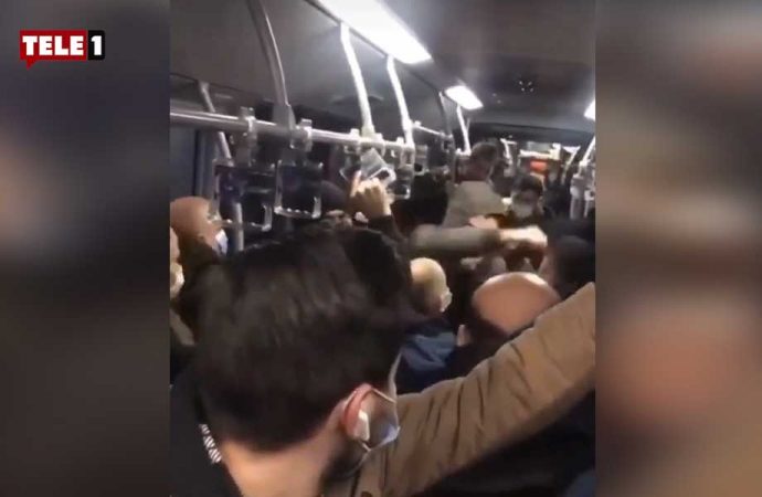 Metrobüste kaos: İki grup tekme, yumruk birbirine girdi!