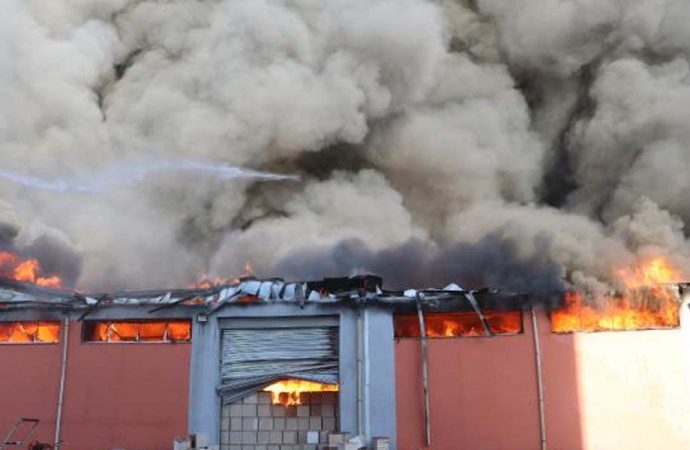 Şanlıurfa’da lojistik deposunda yangın
