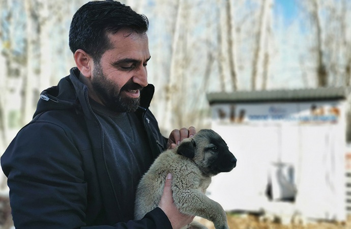 Ovacık Belediye Başkanı sokak hayvanları için makam aracını sattı