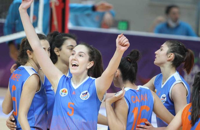 Büyükşehir Kadın Voleybol Takımı galibiyet serisini sürdürüyor