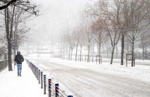 İstanbul beyaza büründü! Kar yağışı etkisini artırarak sürdürüyor