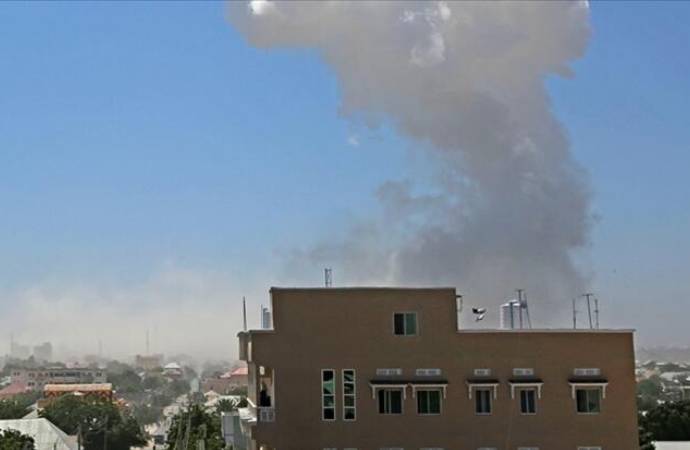 Somali’de parlamento binasının önünde patlama