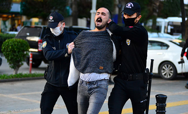 Adana’da Boğaziçi protestosuna polis müdahalesi: 8 gözaltı!
