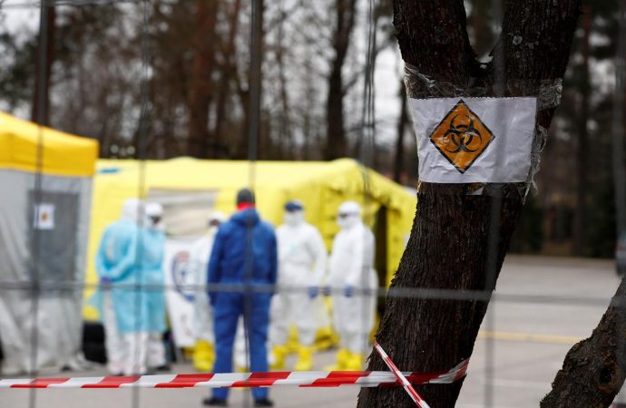 Almanya koronavirüs varyantına karşı sınır kapılarını tutuyor