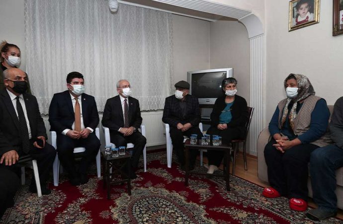 CHP lideri Kılıçdaroğlu’ndan selde yaşamını yitirenlere taziye ziyareti