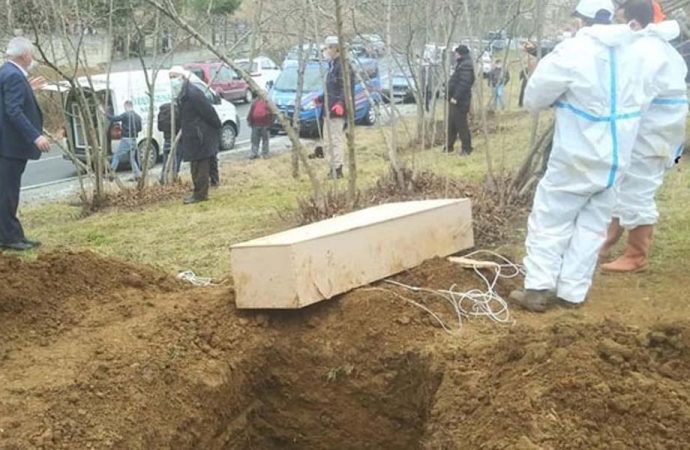 Cenazeler karıştı, koronadan ölen kişiyi görenler karantinaya alındı