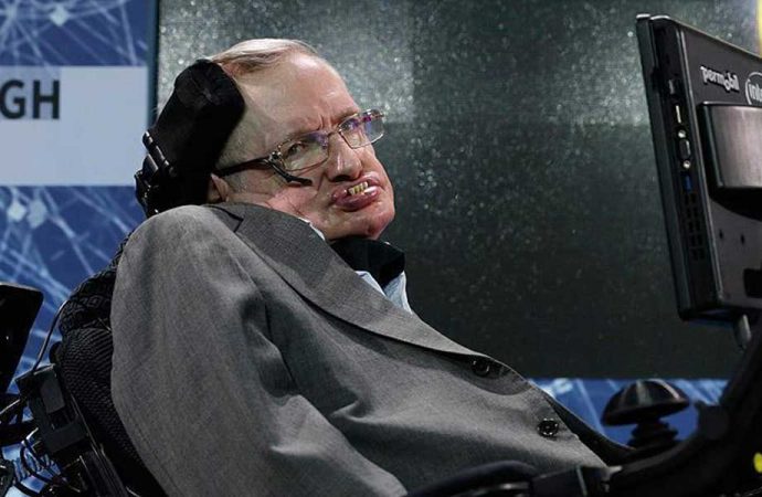 Stephen Hawking’in en yakın arkadaşı: Uzaylılar Dünya’ya 5 yıl önce indi