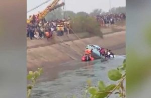 Hindistan’da otobüs kanala düştü: 40 ölü