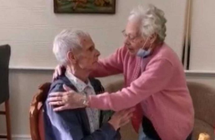 60 yıldır evliydiler! Salgın nedeniyle ayrı düşen yaşlı çift kavuştu