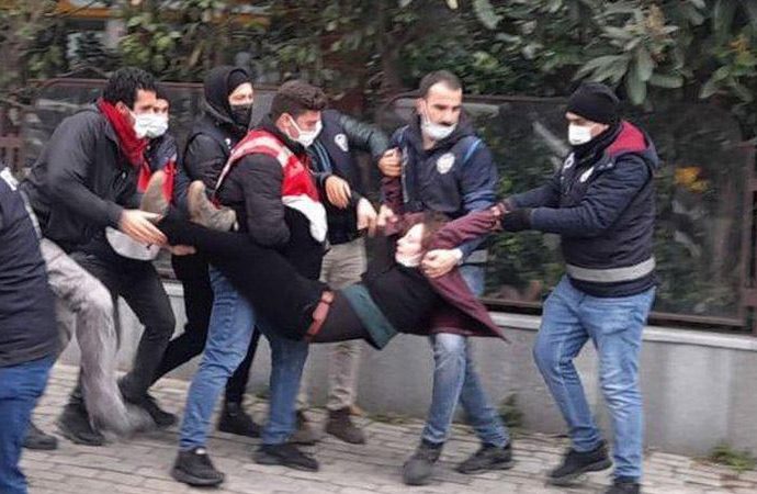 İstanbul Valiliği’nden Boğaziçi açıklaması: 159 öğrenci gözaltına alındı