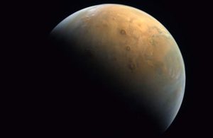 BAE, uzay programı kapsamında Mars’tan ilk fotoğrafını paylaştı