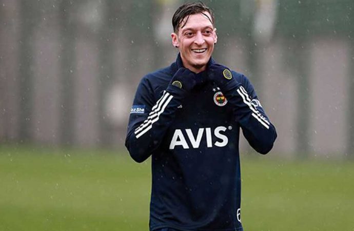 Mesut Özil’den Fenerbahçelileri sevindirecek haber