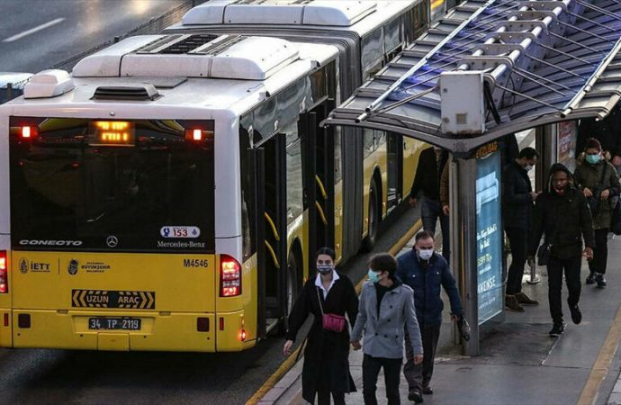 İstanbul’da toplu taşıma kısıtlamasında yaş sınırı değişti