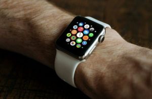 Apple sağlam ve dayanıklı bir akıllı saat için kolları sıvadı