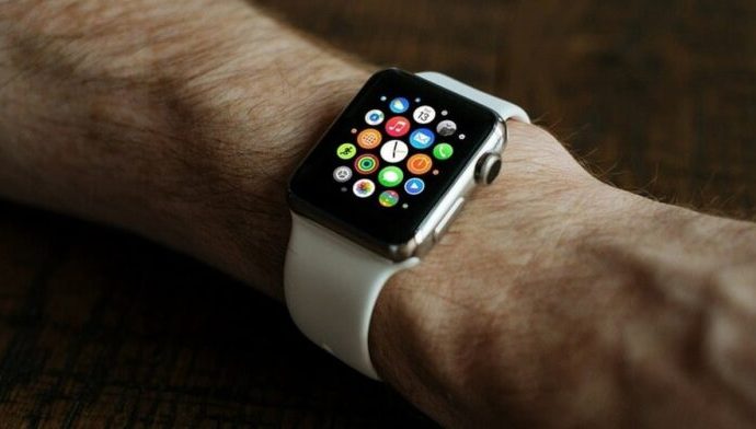 Apple sağlam ve dayanıklı bir akıllı saat için kolları sıvadı