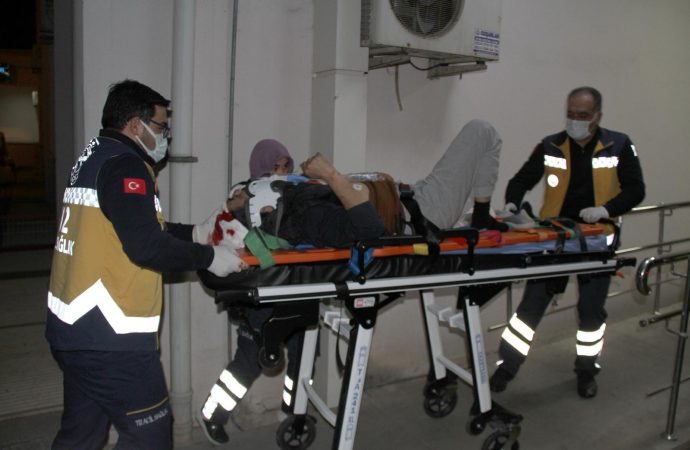 Mersin’de iki otomobil çarpıştı: 3 yaralı