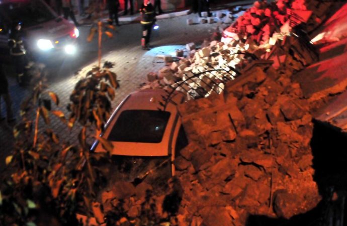 Nevşehir’de istinat duvarı çöktü, 3 otomobilde hasar oluştu