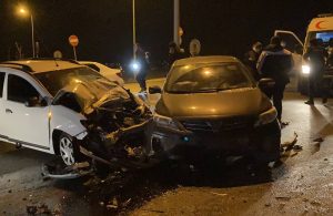 Arnavutköy’de iki otomobilin kafa kafaya çarpıştı: 2 yaralı