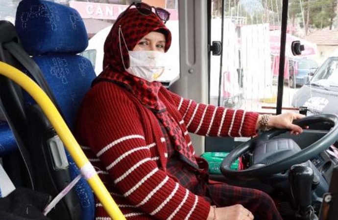 Burdur’un ilk ve tek kadın halk otobüsü şoförü: Kadın isterse her işi başarıyla yapabilir