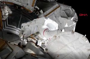 NASA astronotlarından uzay yürüyüşü