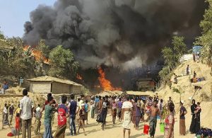 Bangladeş’te mülteci kampında yangın