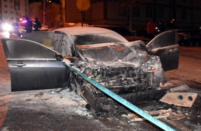 Kayseri’de otomobil ile midibüs çarpıştı: 1 ölü, 4 yaralı