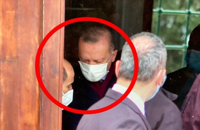 Erdoğan ve Bulu namaz çıkışı görüştü