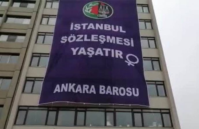 Ankara Barosu’ndan pankartla protesto: Çekilmeyi asla ve asla kabul etmiyoruz