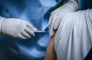 ‘Kan pıhtılaşması’ iddiası: İrlanda ve Hollanda da AstraZeneca aşısı kullanımını durdurdu