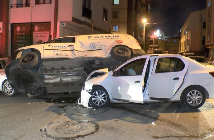 Ümraniye’de otomobil ve hafif ticari araç çarpıştı: 1 yaralı