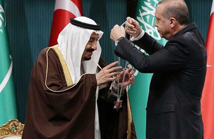 Kralları için yas ilan ettiğimiz Suudi Arabistan, Türk okullarını kapadı
