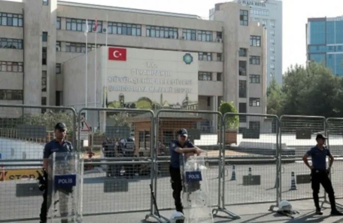 Diyarbakır’da kayyum işçilerin yemek ücretlerini aylardır ödemiyor