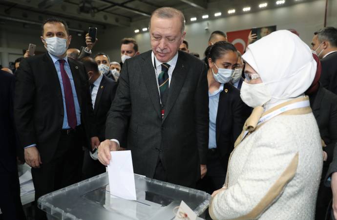 Erdoğan, yeniden AKP Genel Başkanlığı’na seçildi