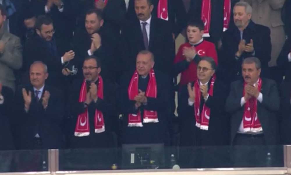 Erdoğan milli maça 12 bin kişiyle mi gidecek?