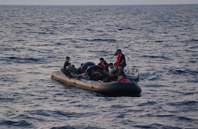 80 göçmen denize atıldı: En az 20’si hayatını kaybetti