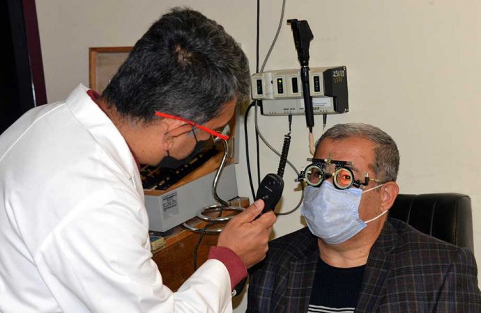 Koronavirüse yakalanan adam iki ay sonra bir gözünü kaybetti