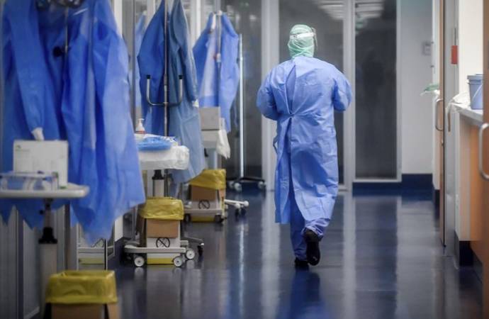 Prof. Dr. Akın: Bir hafta sonra hastaneye yatışlar artabilir