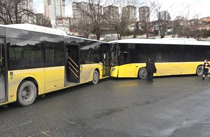 İstanbul’da İETT otobüsleri kafa kafaya çarpıştı