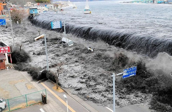 Japonya’da 10 yıl önce tsunami nedeniyle kaybolan kadının cesedi kıyıya vurdu