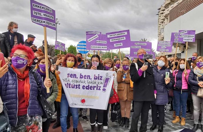 Kuşadalı kadınlar İstanbul Sözleşmesi’nin feshedilmesini protesto etti