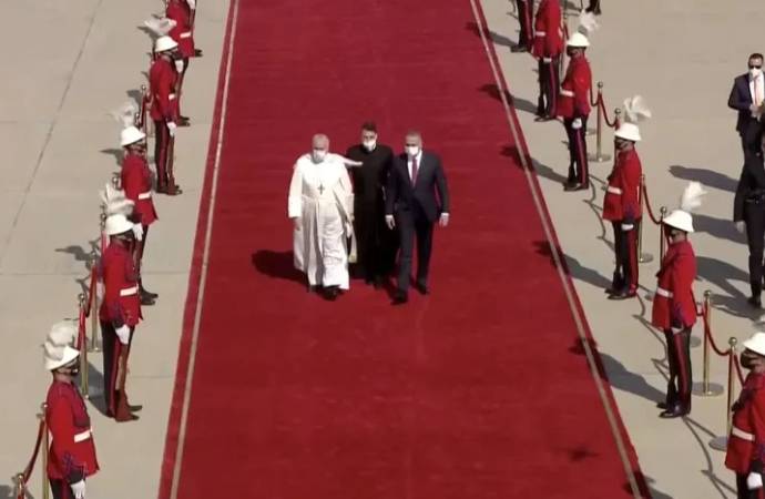 Papa Francis tarihi ziyaret için Irak’ta