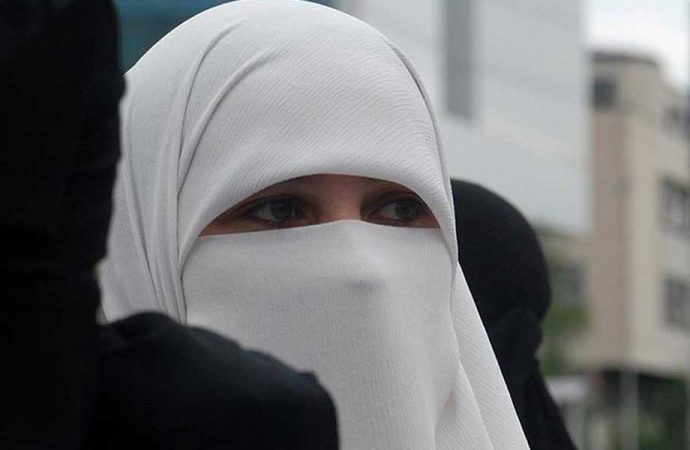 İsviçre’de peçe ve burka referandumu: Yüzde 52 ile yasaklandı