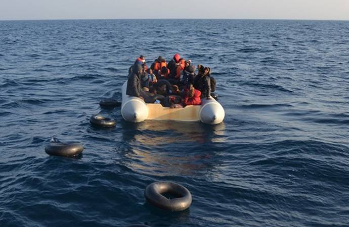İzmir’de sığınmacıları taşıyan bot battı