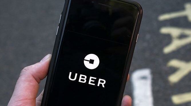Uber sürücülerinin akıllı telefonla müşteri almaları yasaklandı